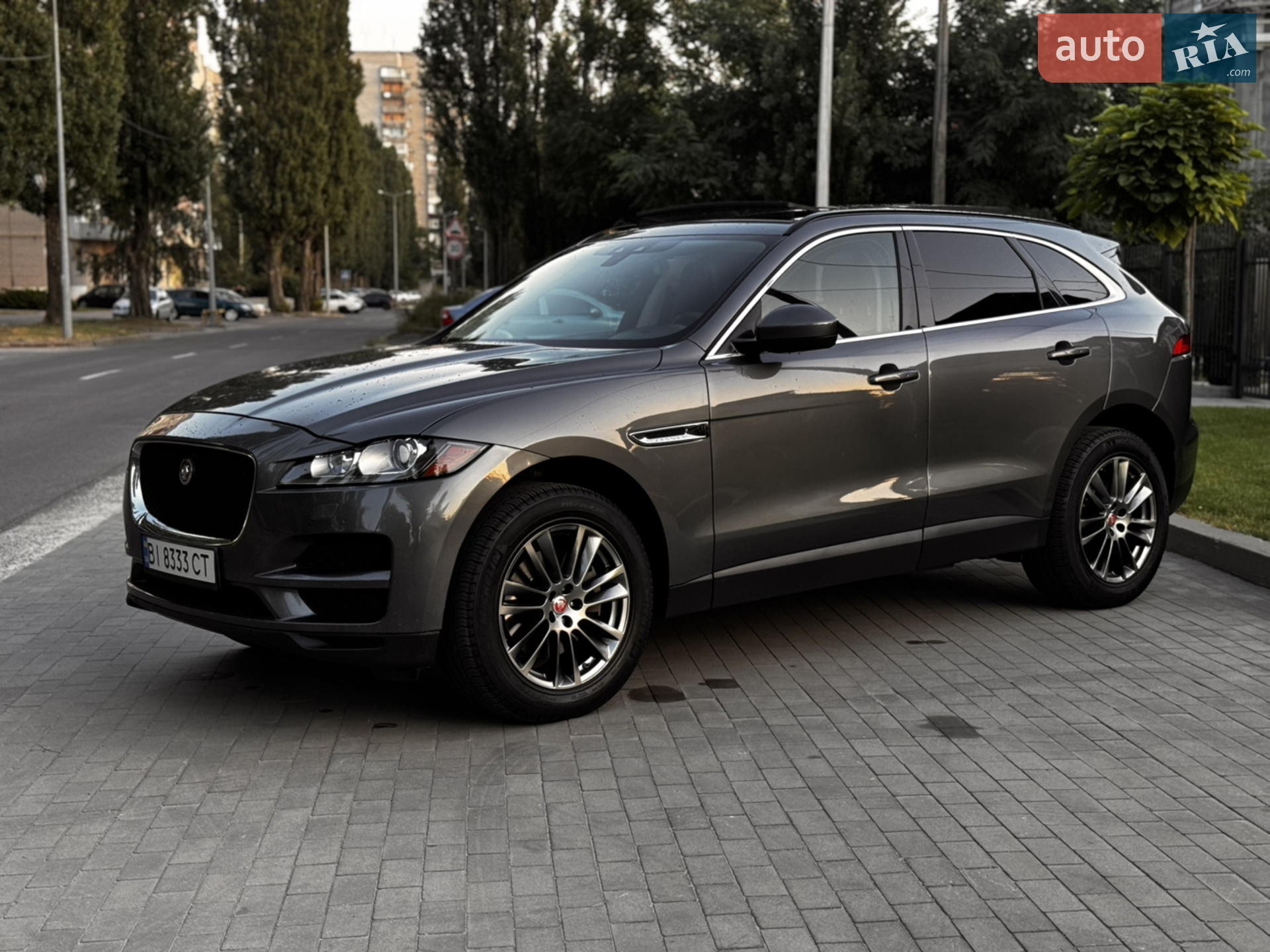 2017 Jaguar F-Pace - мініатюра 23