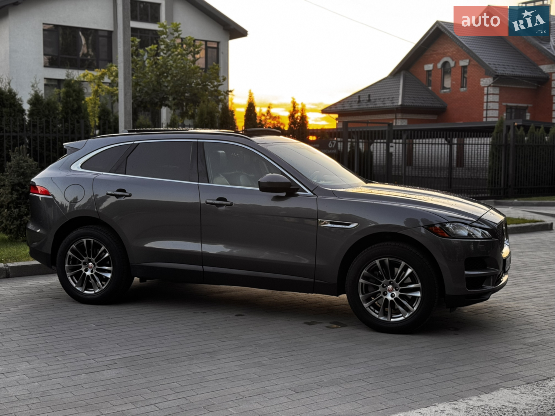 2017 Jaguar F-Pace - мініатюра 30