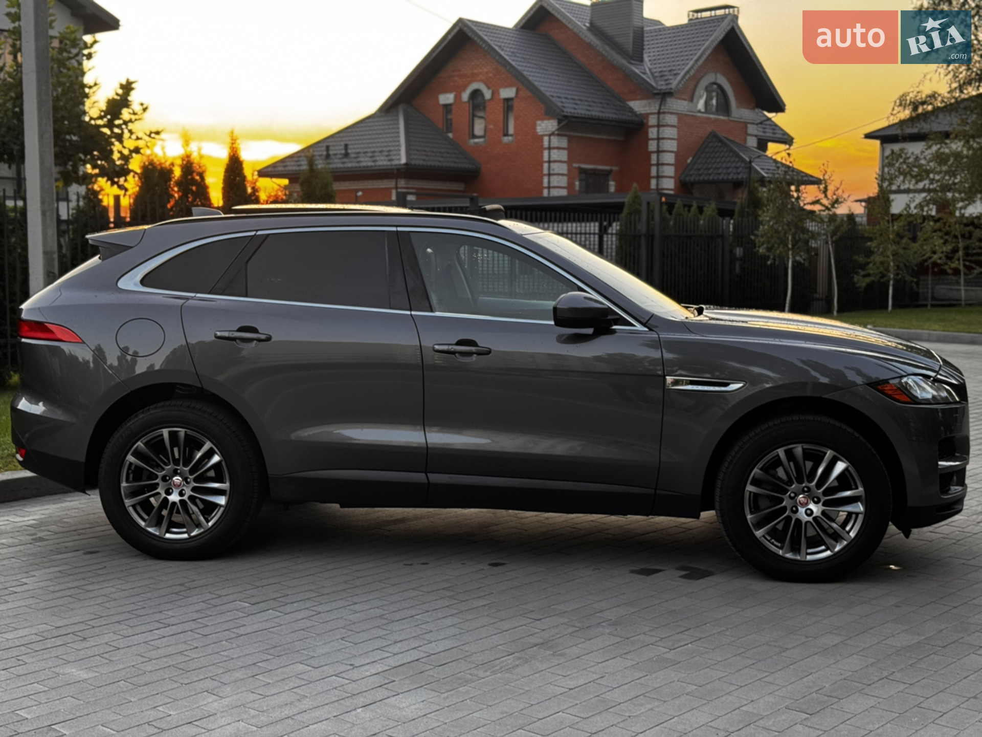 2017 Jaguar F-Pace - мініатюра 31