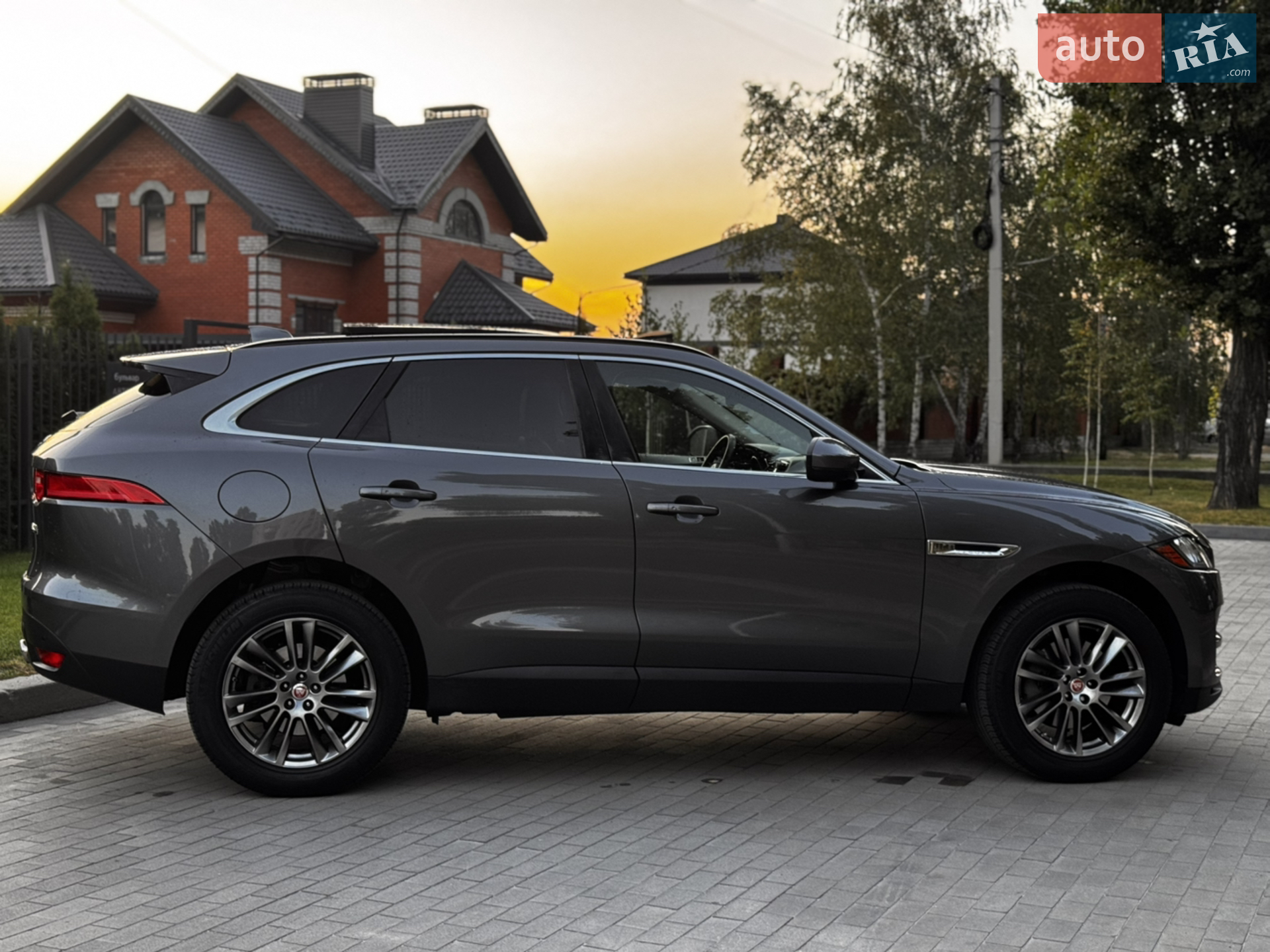 2017 Jaguar F-Pace - мініатюра 32