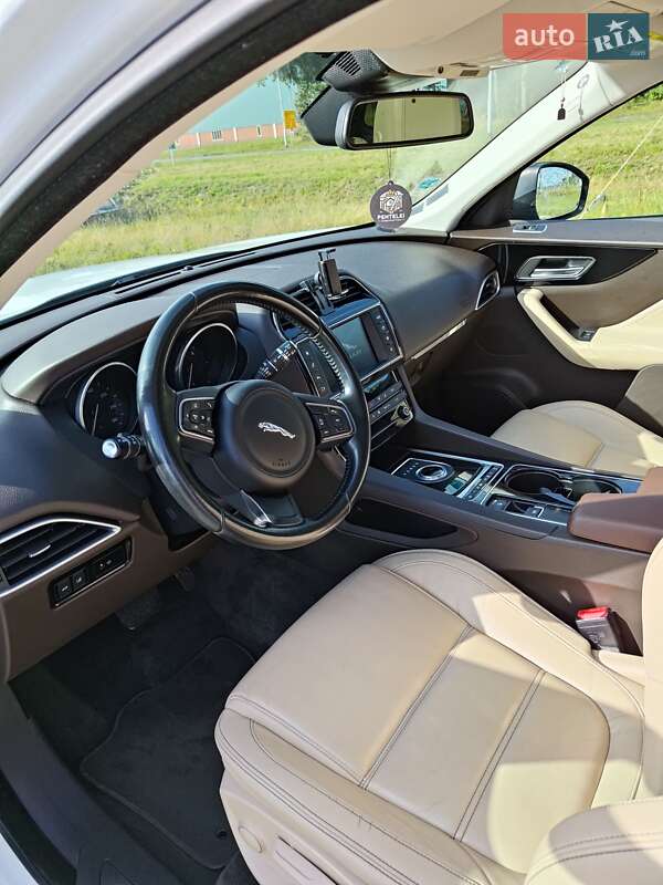 Позашляховик / Кросовер Jaguar F-Pace 2016 в Герці