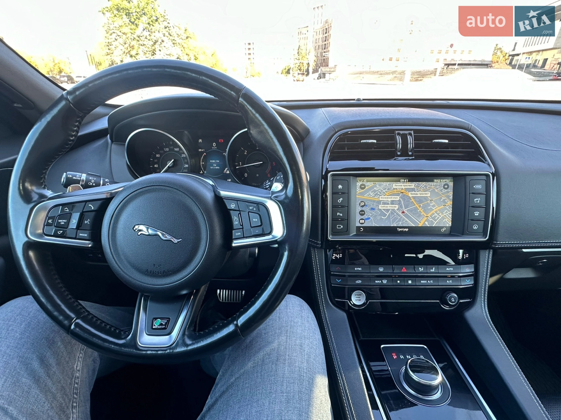 2017 Jaguar F-Pace - мініатюра 10
