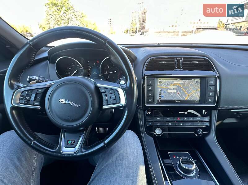 Позашляховик / Кросовер Jaguar F-Pace 2017 в Харкові