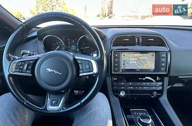 Позашляховик / Кросовер Jaguar F-Pace 2017 в 