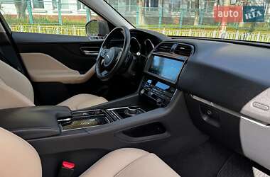 Позашляховик / Кросовер Jaguar F-Pace 2018 в 