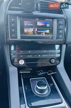 Внедорожник / Кроссовер Jaguar F-Pace 2016 в 