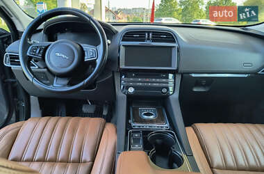 Позашляховик / Кросовер Jaguar F-Pace 2016 в 