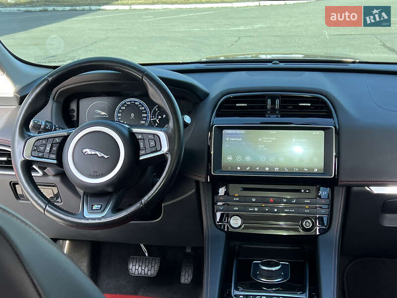 Позашляховик / Кросовер Jaguar F-Pace 2017 в Харкові