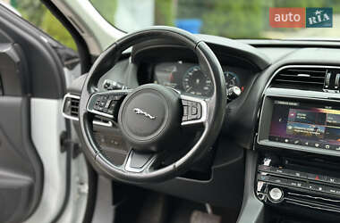 Внедорожник / Кроссовер Jaguar F-Pace 2018 в 