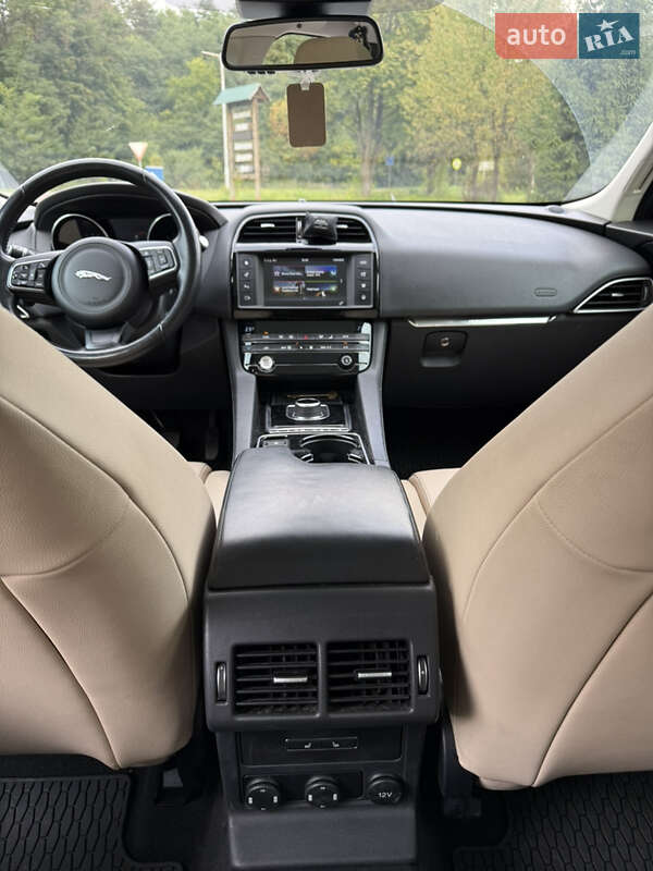Позашляховик / Кросовер Jaguar F-Pace 2017 в Львові фото 18 Позашляховик / Кросовер Jaguar F-Pace 2017 в Львові