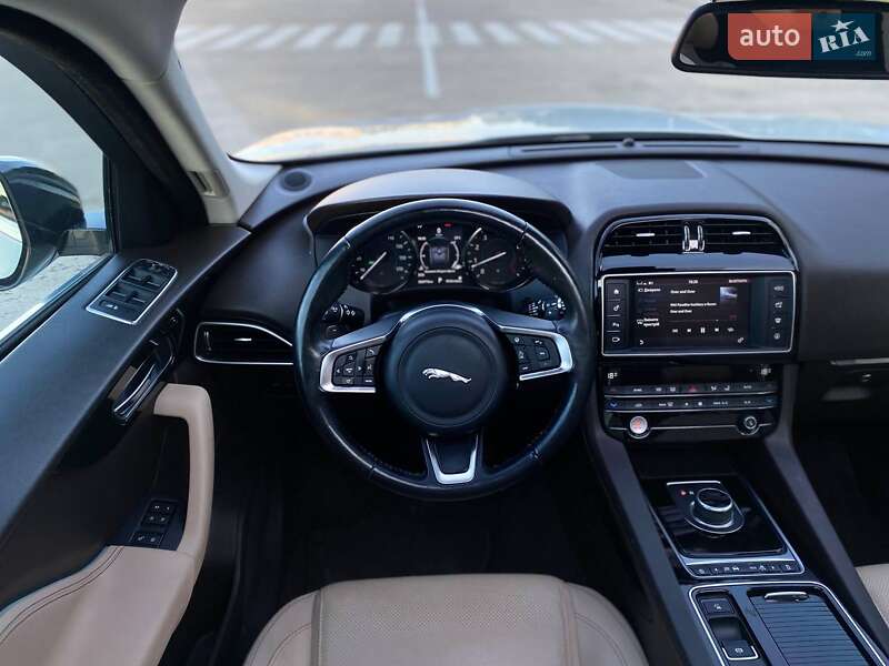 Внедорожник / Кроссовер Jaguar F-Pace 2017 в Киеве фото 27 Внедорожник / Кроссовер Jaguar F-Pace 2017 в Киеве