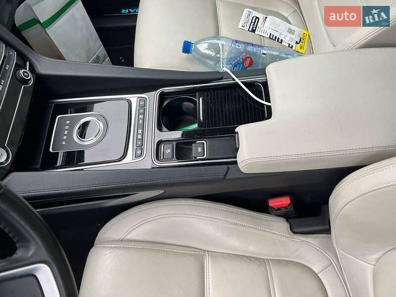Внедорожник / Кроссовер Jaguar F-Pace 2019 в Киеве