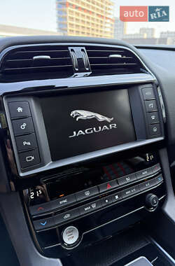 Внедорожник / Кроссовер Jaguar F-Pace 2017 в 