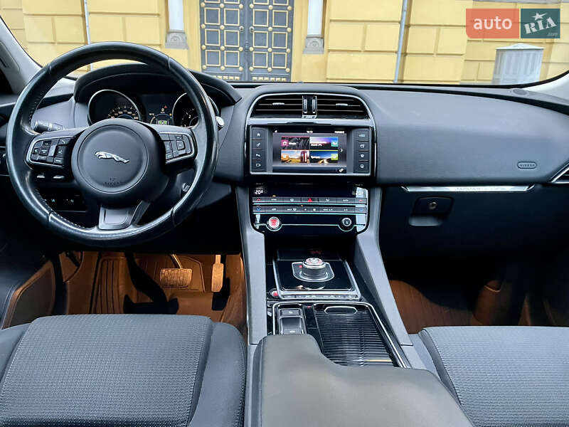 Внедорожник / Кроссовер Jaguar F-Pace 2016 в Киеве
