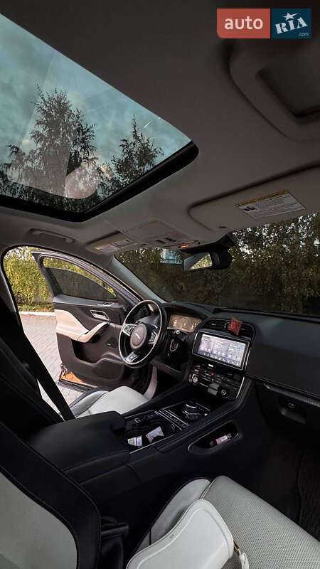 Внедорожник / Кроссовер Jaguar F-Pace 2017 в Киеве фото 14 Внедорожник / Кроссовер Jaguar F-Pace 2017 в Киеве