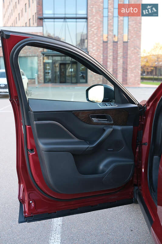 Внедорожник / Кроссовер Jaguar F-Pace 2016 в Киеве