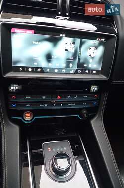 Внедорожник / Кроссовер Jaguar F-Pace 2016 в Киеве