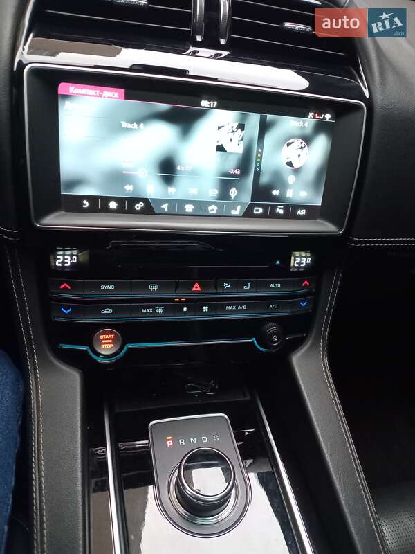 Позашляховик / Кросовер Jaguar F-Pace 2016 в Києві