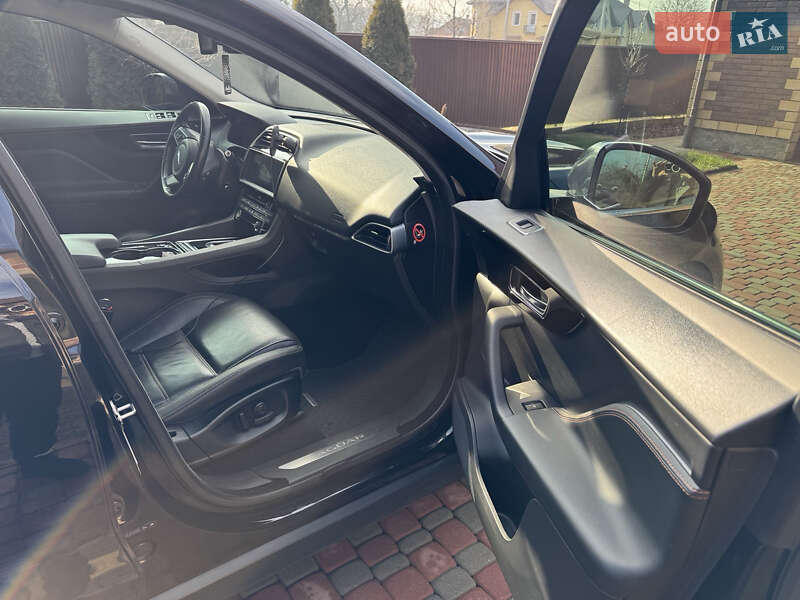 Внедорожник / Кроссовер Jaguar F-Pace 2016 в Черновцах фото 11 Внедорожник / Кроссовер Jaguar F-Pace 2016 в Черновцах