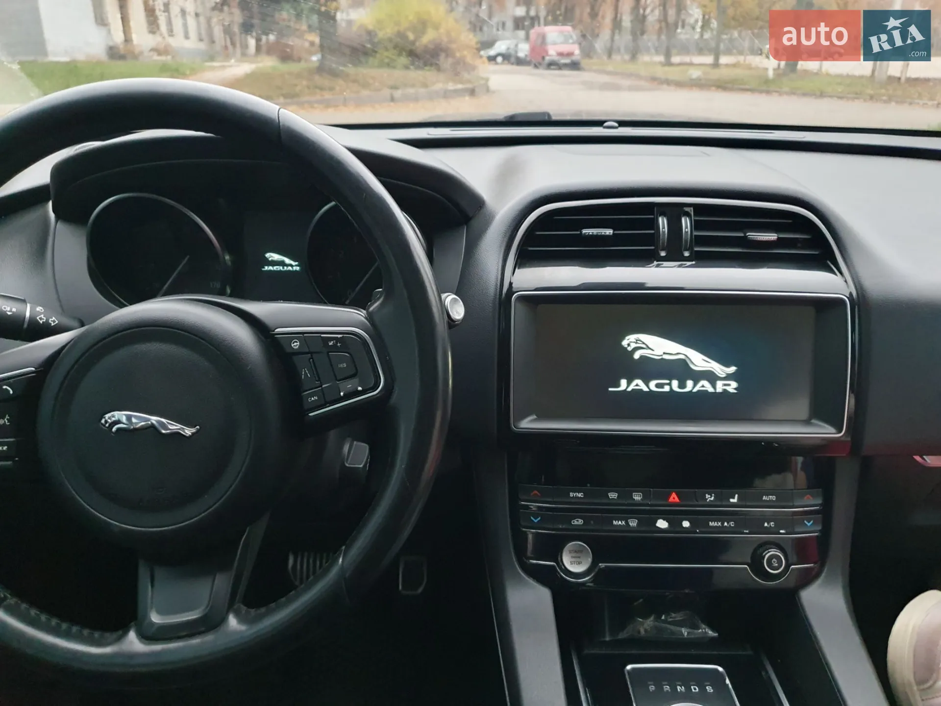 2019 Jaguar F-Pace - мініатюра 20