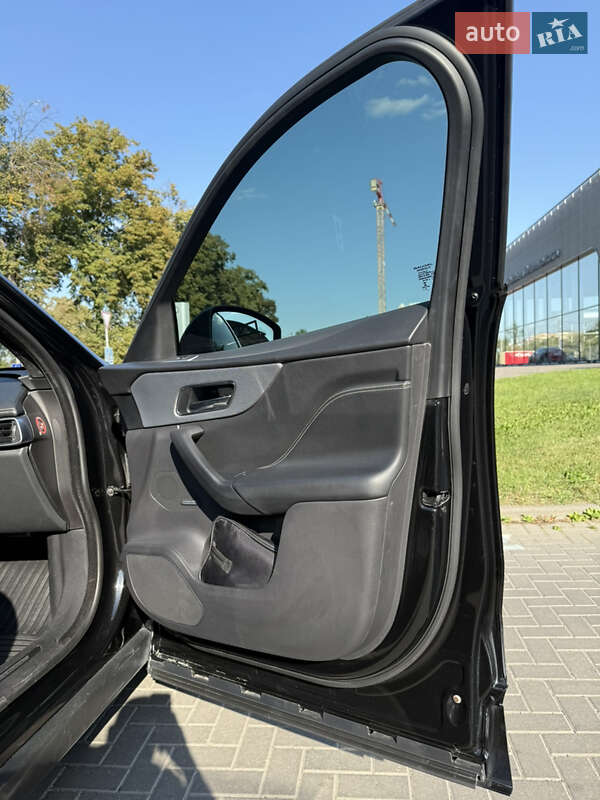 Внедорожник / Кроссовер Jaguar F-Pace 2016 в Луцке