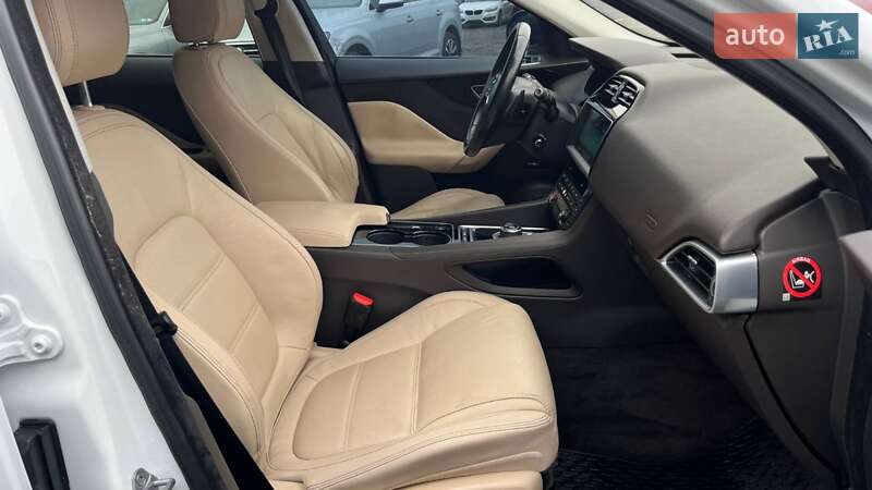 Внедорожник / Кроссовер Jaguar F-Pace 2016 в Луцке