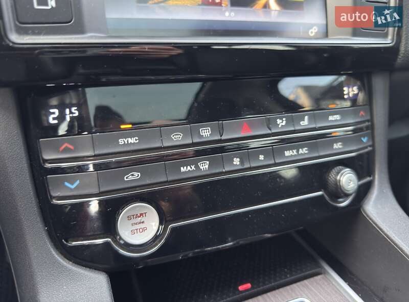 Внедорожник / Кроссовер Jaguar F-Pace 2016 в Киеве