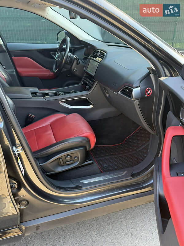 Внедорожник / Кроссовер Jaguar F-Pace 2016 в Киеве