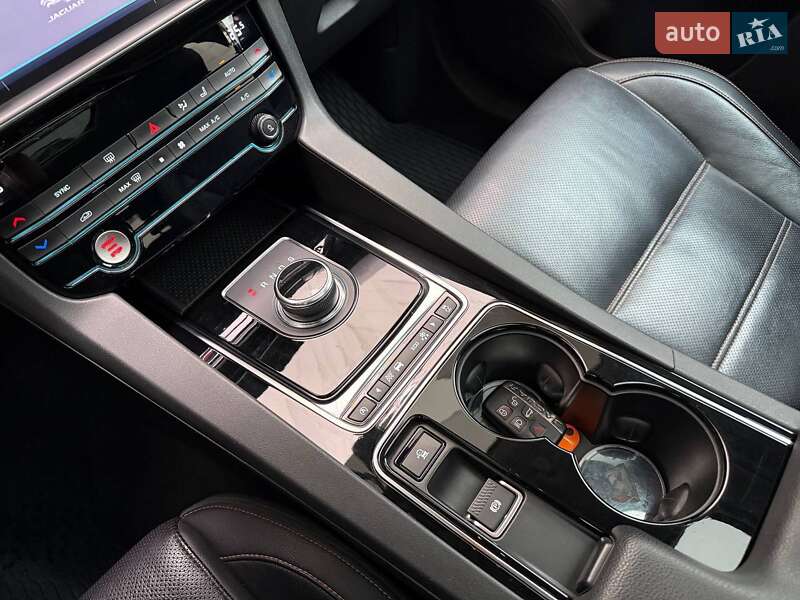 Внедорожник / Кроссовер Jaguar F-Pace 2017 в Киеве