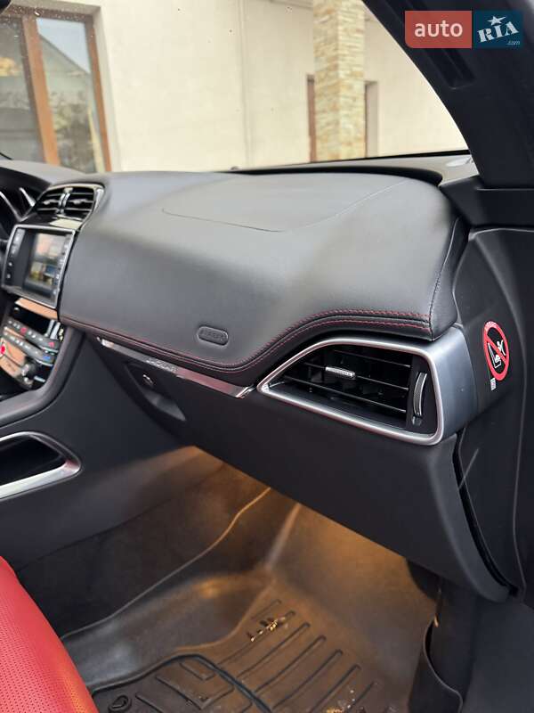 Позашляховик / Кросовер Jaguar F-Pace 2017 в Нововолинську