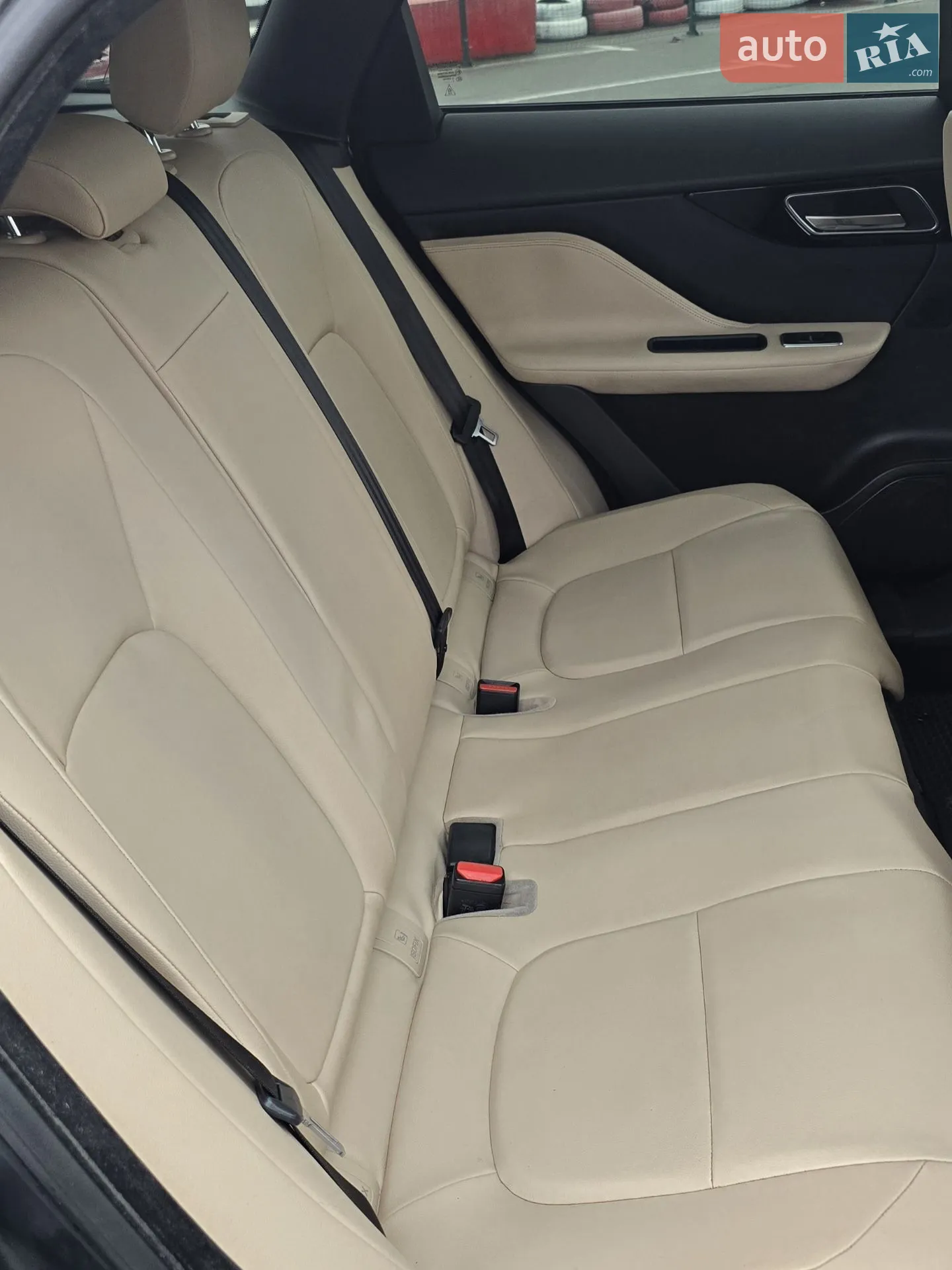 2017 Jaguar F-Pace - мініатюра 2