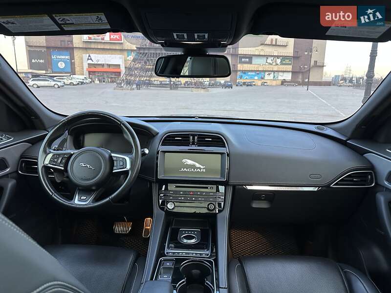 Внедорожник / Кроссовер Jaguar F-Pace 2016 в Харькове фото 9 Внедорожник / Кроссовер Jaguar F-Pace 2016 в Харькове