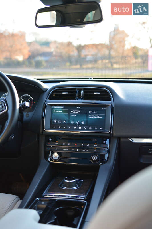 Внедорожник / Кроссовер Jaguar F-Pace 2016 в Чернигове