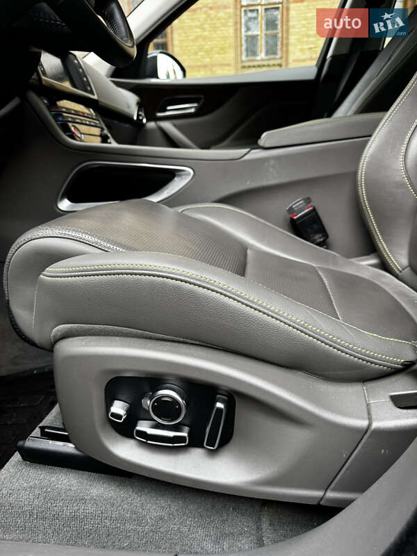 Внедорожник / Кроссовер Jaguar F-Pace 2017 в Черновцах