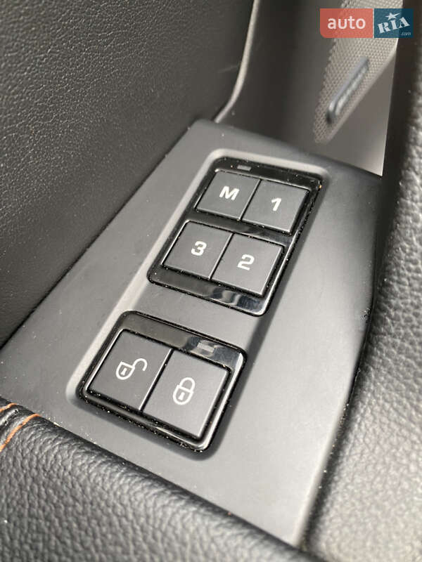 Внедорожник / Кроссовер Jaguar F-Pace 2017 в Нововолынске фото 29 Внедорожник / Кроссовер Jaguar F-Pace 2017 в Нововолынске