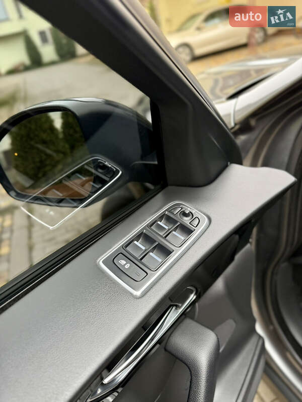 Внедорожник / Кроссовер Jaguar F-Pace 2016 в Киеве