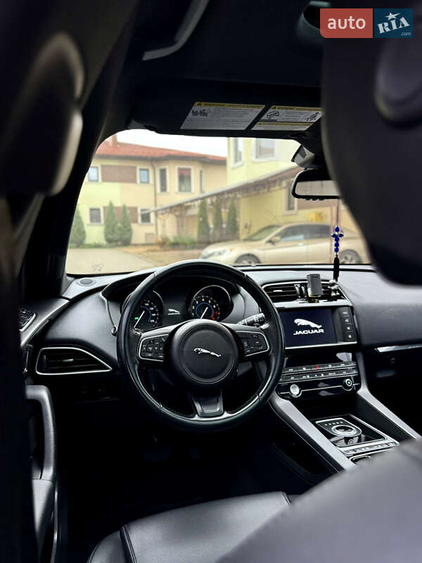 Внедорожник / Кроссовер Jaguar F-Pace 2016 в Киеве