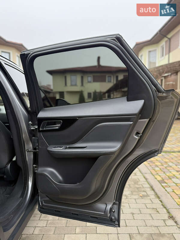 Внедорожник / Кроссовер Jaguar F-Pace 2016 в Киеве