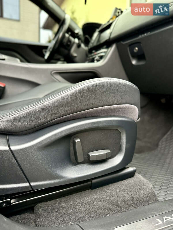 Внедорожник / Кроссовер Jaguar F-Pace 2016 в Киеве