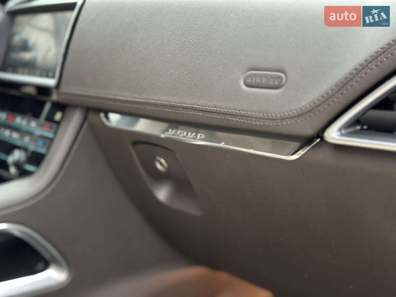 Внедорожник / Кроссовер Jaguar F-Pace 2020 в Киеве