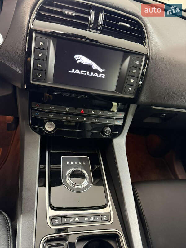 Позашляховик / Кросовер Jaguar F-Pace 2017 в Києві