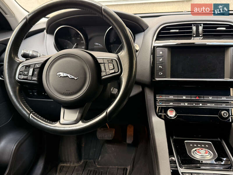 Внедорожник / Кроссовер Jaguar F-Pace 2016 в Киеве фото 8 Внедорожник / Кроссовер Jaguar F-Pace 2016 в Киеве