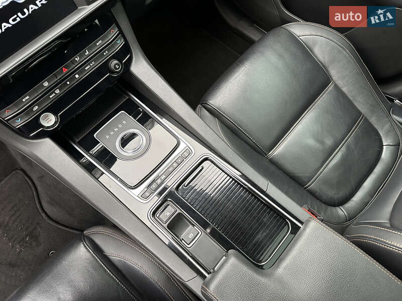 Внедорожник / Кроссовер Jaguar F-Pace 2017 в Киеве фото 35 Внедорожник / Кроссовер Jaguar F-Pace 2017 в Киеве