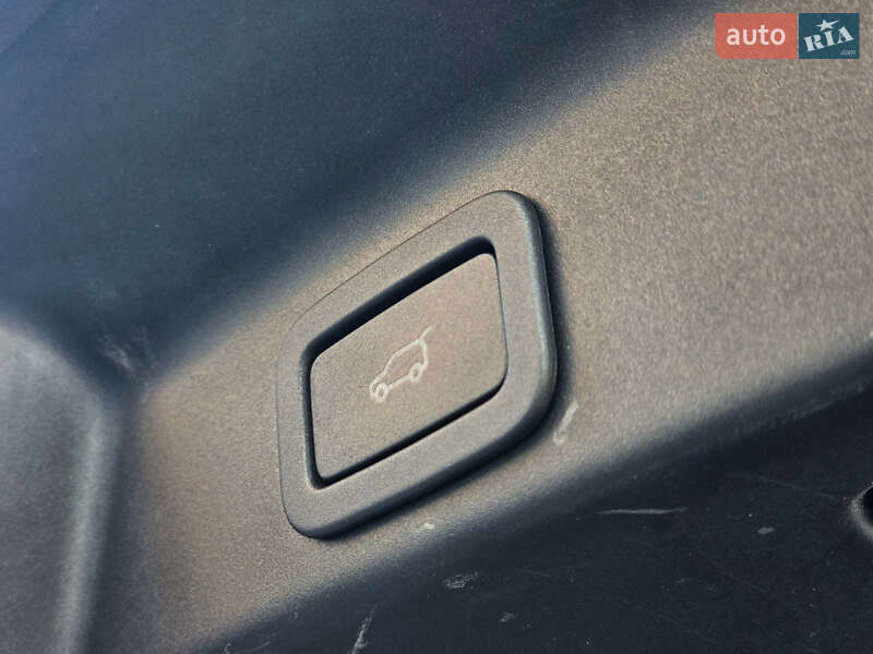 Внедорожник / Кроссовер Jaguar F-Pace 2017 в Киеве фото 14 Внедорожник / Кроссовер Jaguar F-Pace 2017 в Киеве