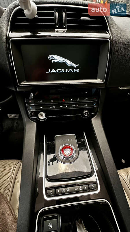 Внедорожник / Кроссовер Jaguar F-Pace 2016 в Львове фото 17 Внедорожник / Кроссовер Jaguar F-Pace 2016 в Львове
