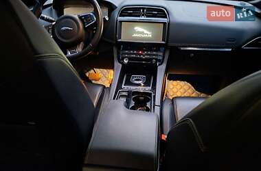 Внедорожник / Кроссовер Jaguar F-Pace 2017 в Запорожье фото 7 Внедорожник / Кроссовер Jaguar F-Pace 2017 в Запорожье