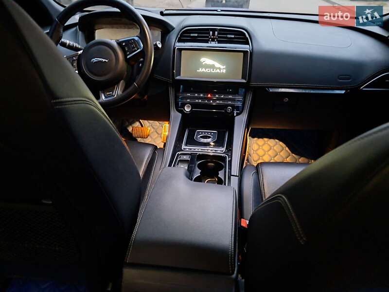 Внедорожник / Кроссовер Jaguar F-Pace 2017 в Запорожье фото 7 Внедорожник / Кроссовер Jaguar F-Pace 2017 в Запорожье