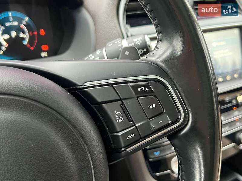 Внедорожник / Кроссовер Jaguar F-Pace 2016 в Киеве фото 23 Внедорожник / Кроссовер Jaguar F-Pace 2016 в Киеве