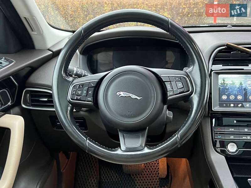 Внедорожник / Кроссовер Jaguar F-Pace 2016 в Киеве фото 25 Внедорожник / Кроссовер Jaguar F-Pace 2016 в Киеве