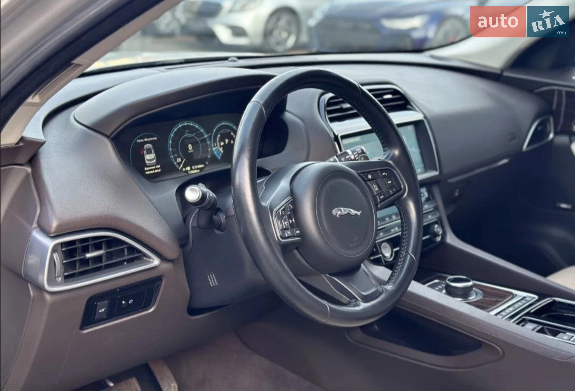 2017 Jaguar F-Pace - мініатюра 11